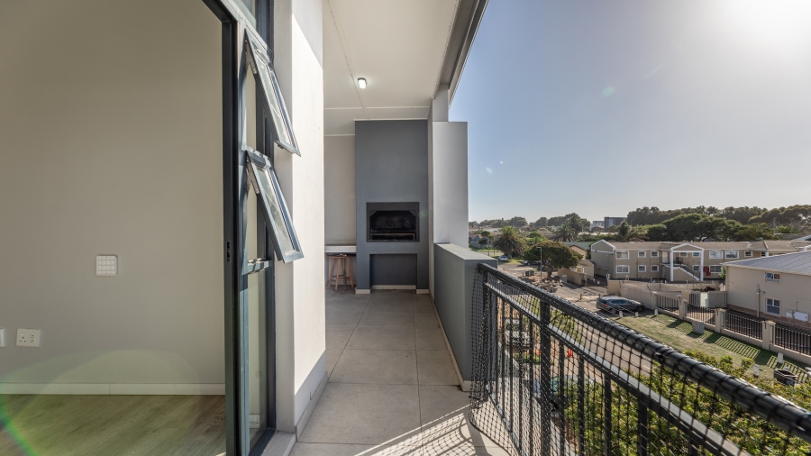 1 Bedroom Property for Sale in Table View Western Cape